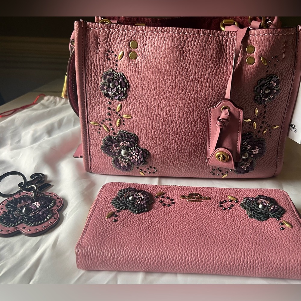 🌸Coach Sequin Primson Tea Rose Rogue 25 Set-HTF AND RARE